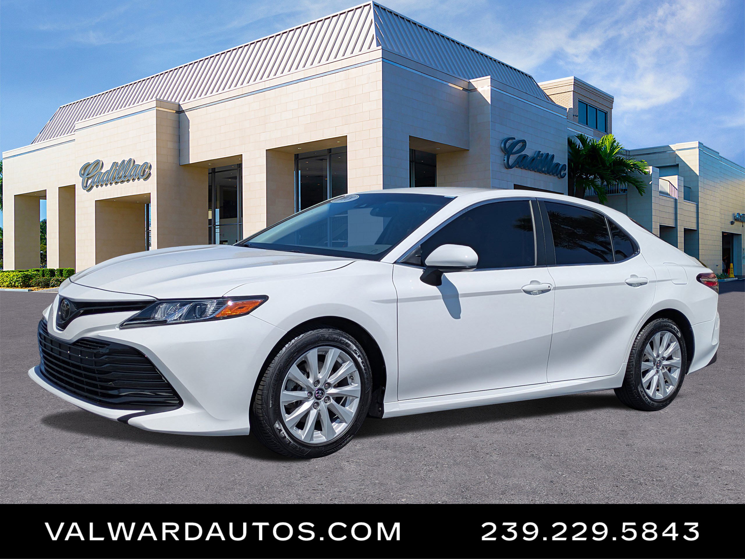Used 2018 Toyota Camry LE FWD image 1