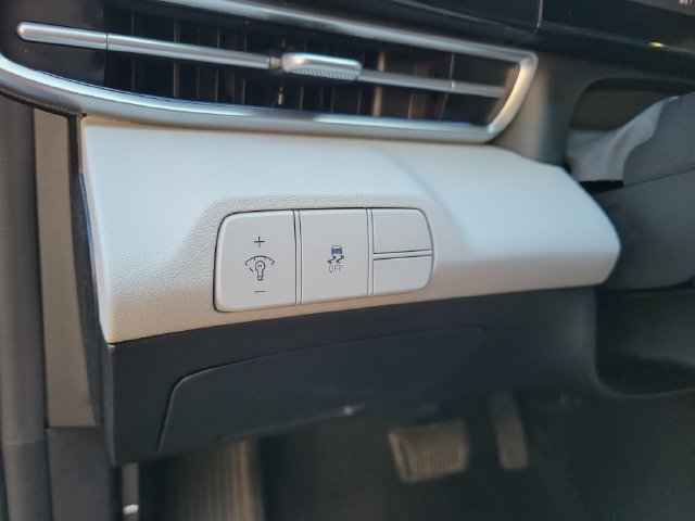 Used 2025 Hyundai Elantra Limited FWD image 34