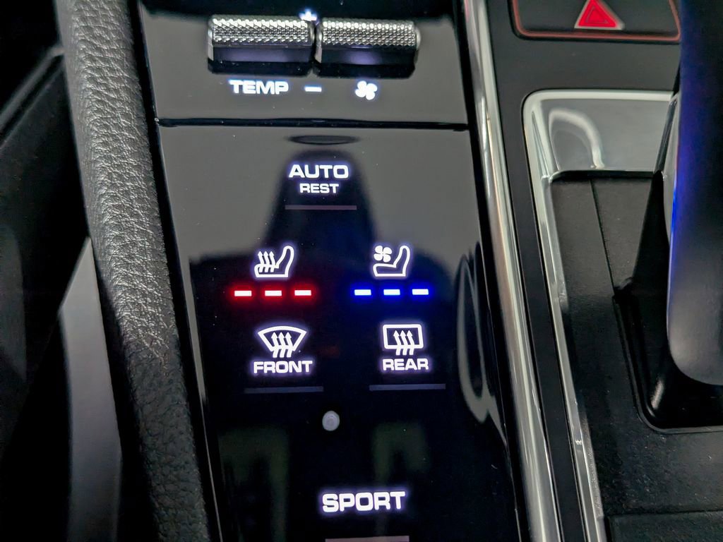 Used 2022 Porsche Cayenne Platinum Edition image 21