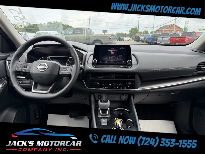 Used 2025 Nissan Rogue SV w/ SV Premium Package image 23