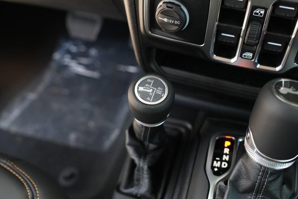 Used 2024 Jeep Wrangler Unlimited Sahara image 23