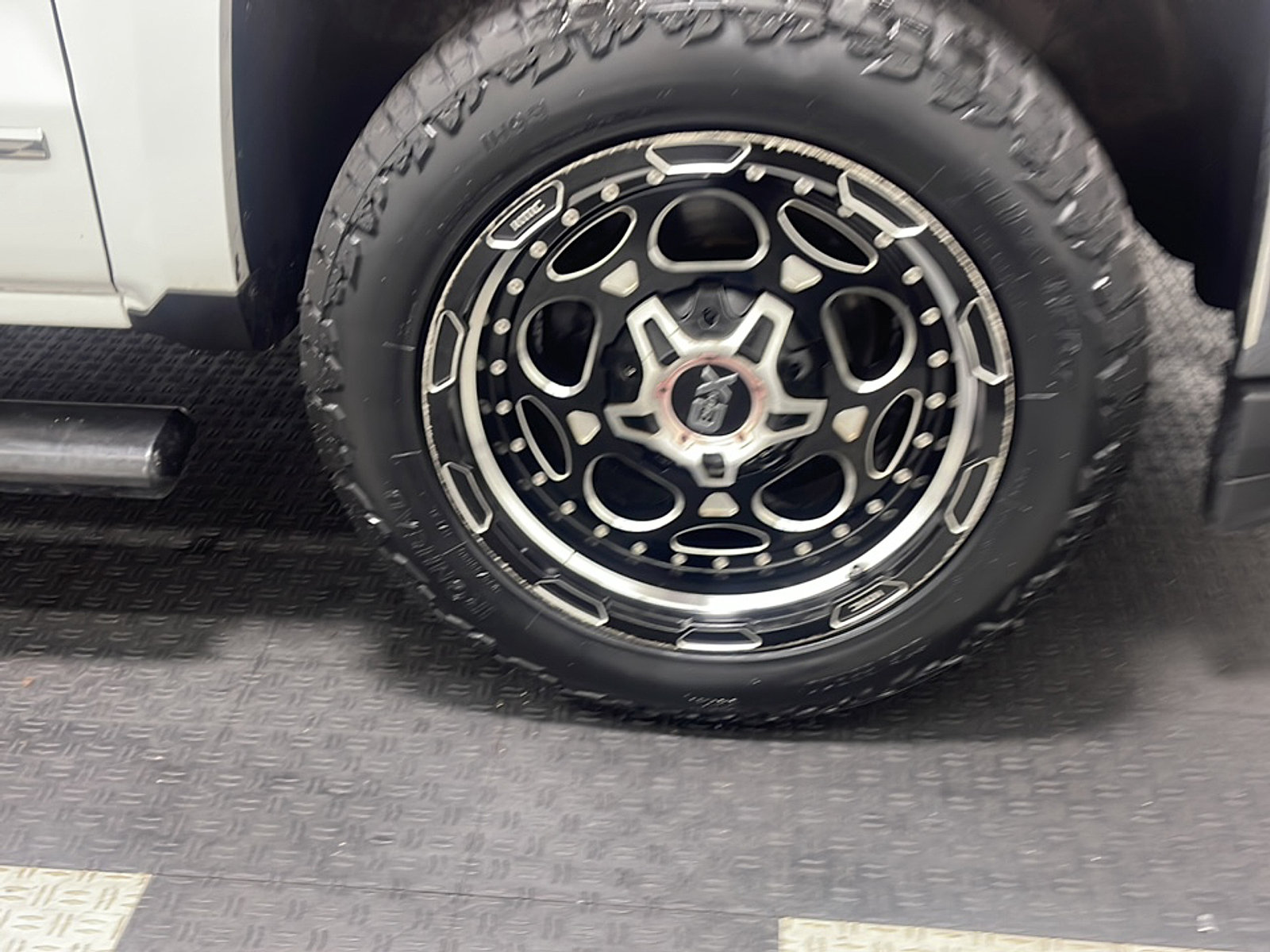 Used 2018 Chevrolet Silverado 1500 LTZ AWD/4WD image 21