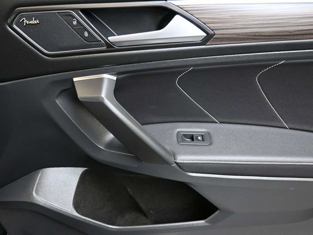 Used 2023 Volkswagen Tiguan SEL R-Line image 11