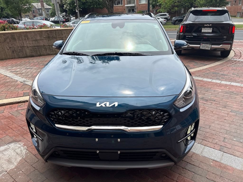 Certified 2022 Kia Niro Touring Special Edition FWD image 8