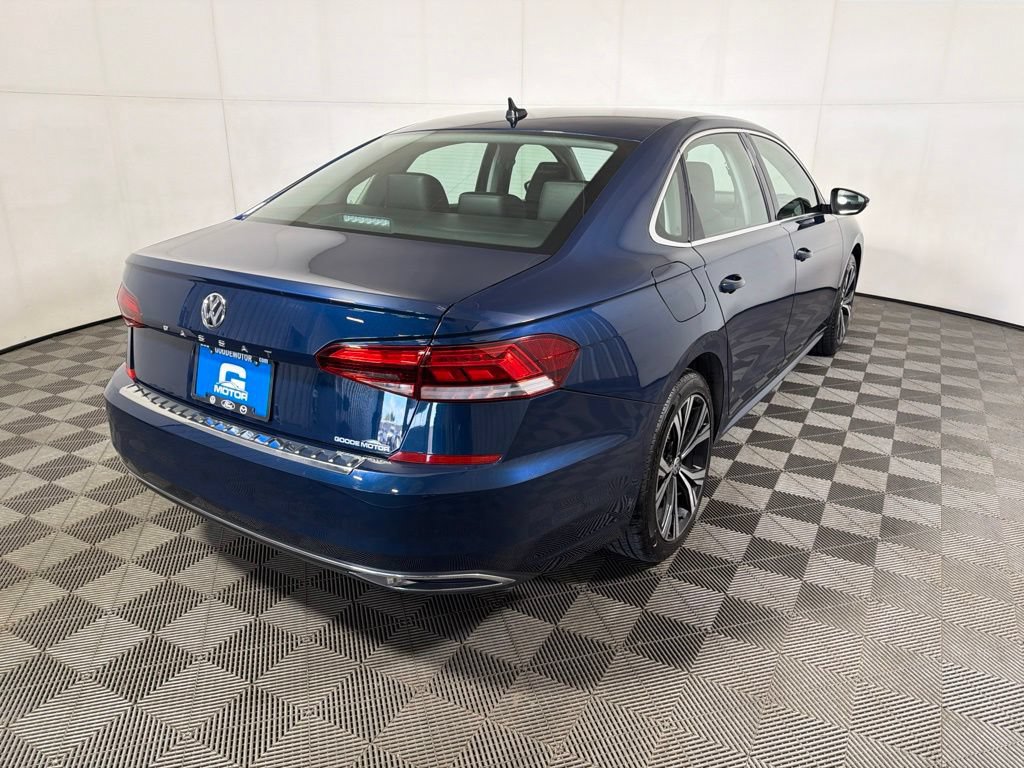 Certified 2022 Volkswagen Passat 2.0T SE FWD image 7