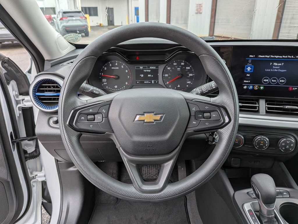 Used 2025 Chevrolet Trax LS FWD image 30
