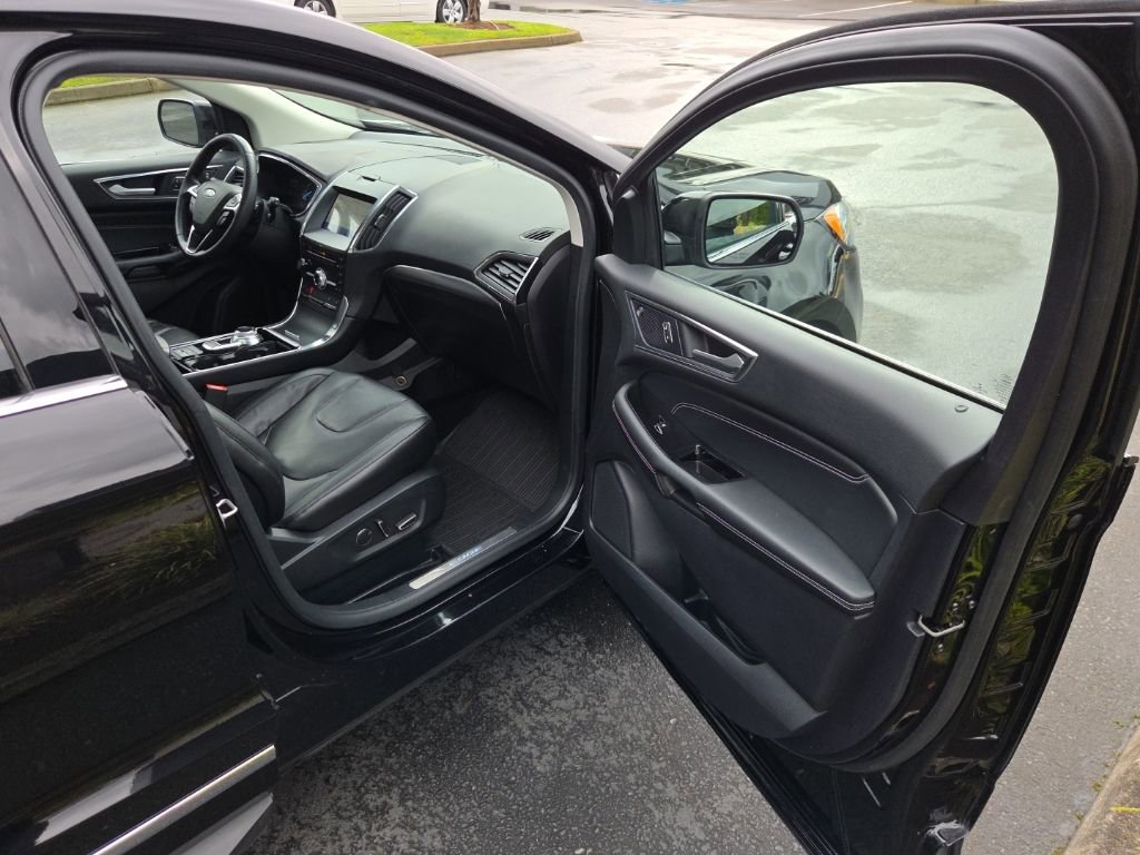 Used 2019 Ford Edge Titanium w/ Equipment Group 301A image 19