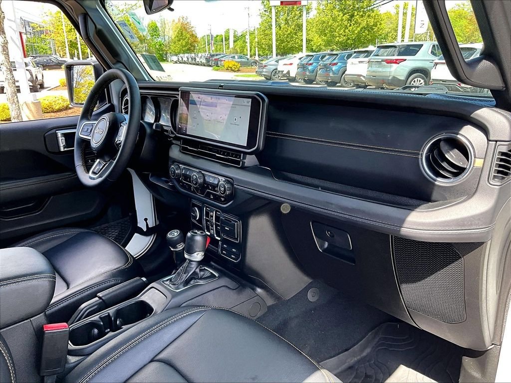 Used 2024 Jeep Wrangler Unlimited Sahara AWD/4WD image 14
