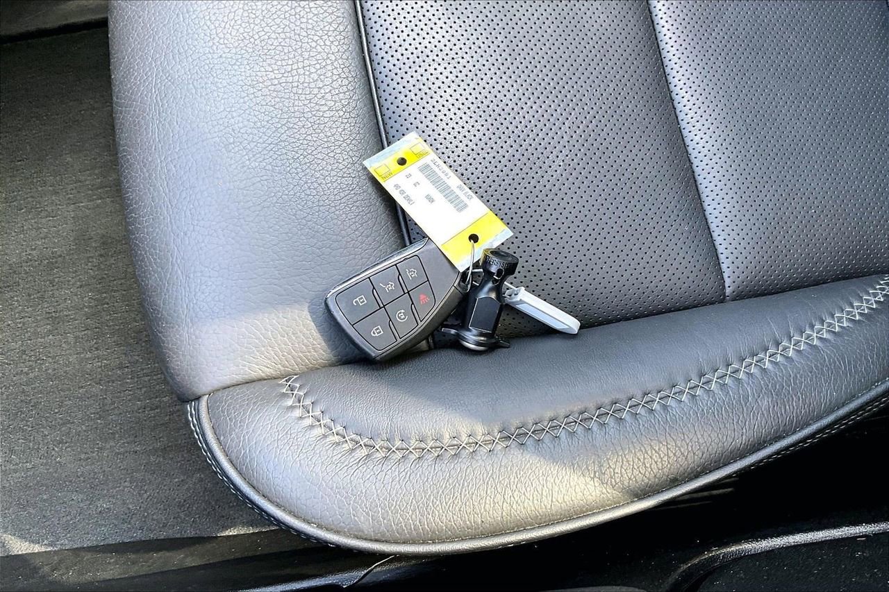 Used 2023 GMC Yukon Denali image 32