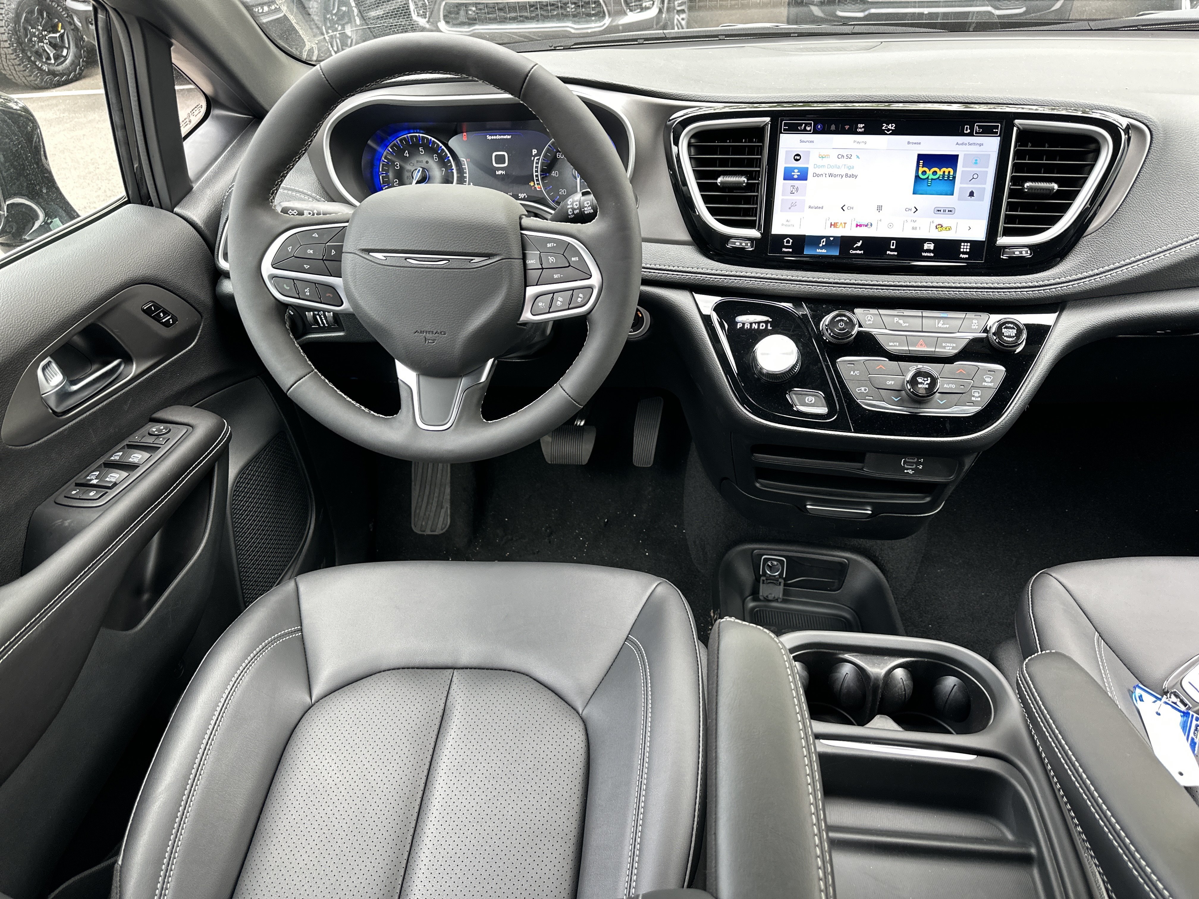 New 2027 Chrysler Pacifica Select FWD image 32
