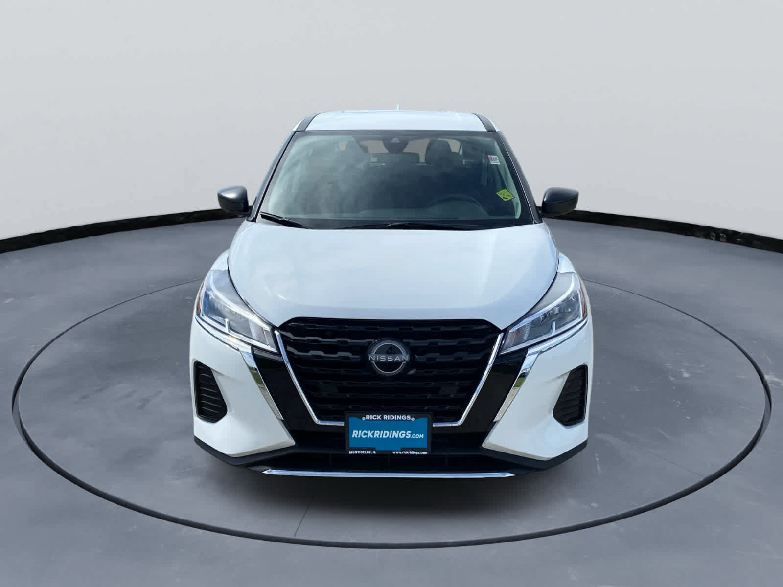 Used 2025 Nissan Kicks Play S FWD image 3