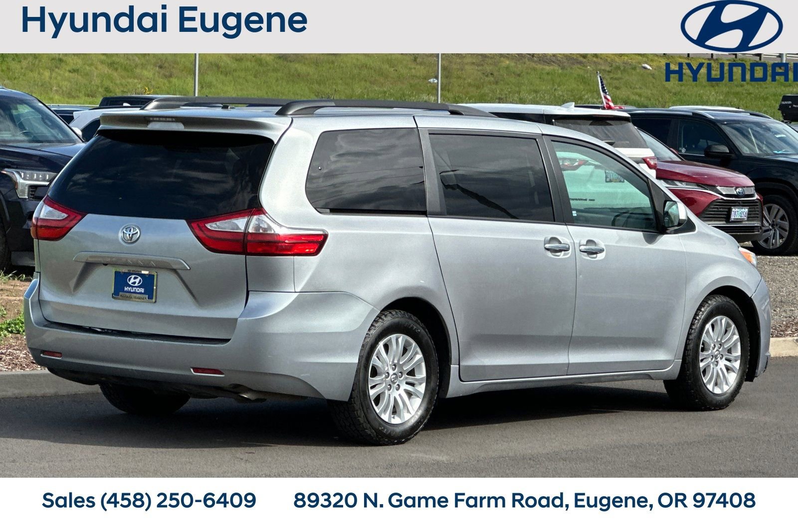 Used 2016 Toyota Sienna XLE image 3