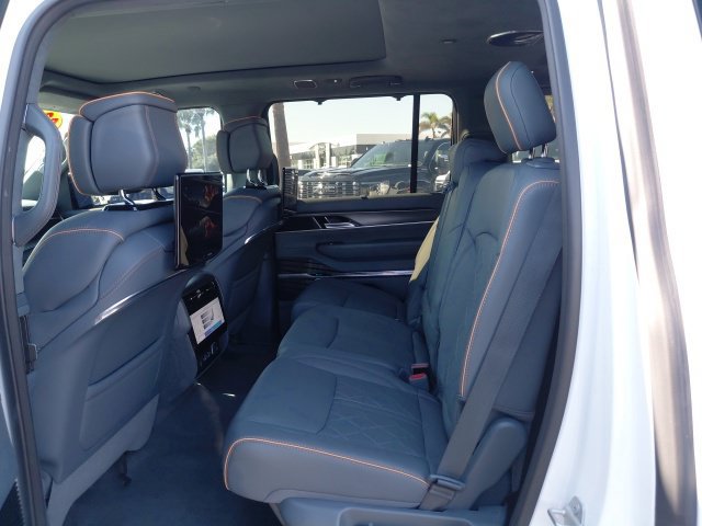 Used 2023 Jeep Grand Wagoneer Series III w/ Rear Seat Video Group 1 AWD/4WD image 13