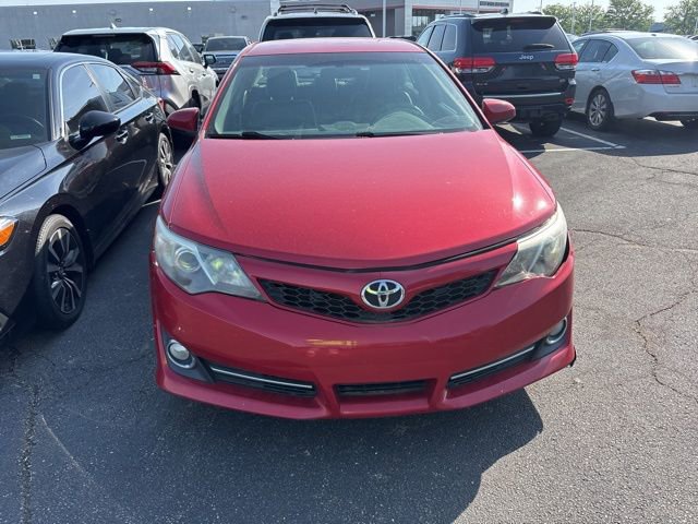 Used 2014 Toyota Camry SE FWD image 2