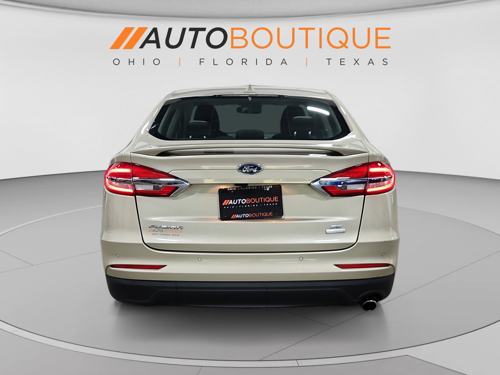 Used 2019 Ford Fusion SE w/ Equipment Group 151A FWD image 4