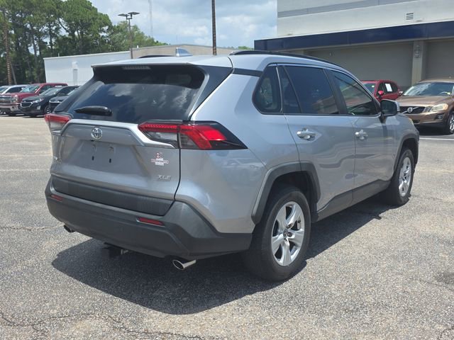 Used 2019 Toyota RAV4 XLE FWD image 4