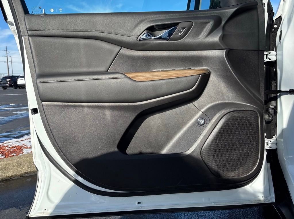 Used 2023 GMC Acadia SLE w/ Driver Convenience Package image 11