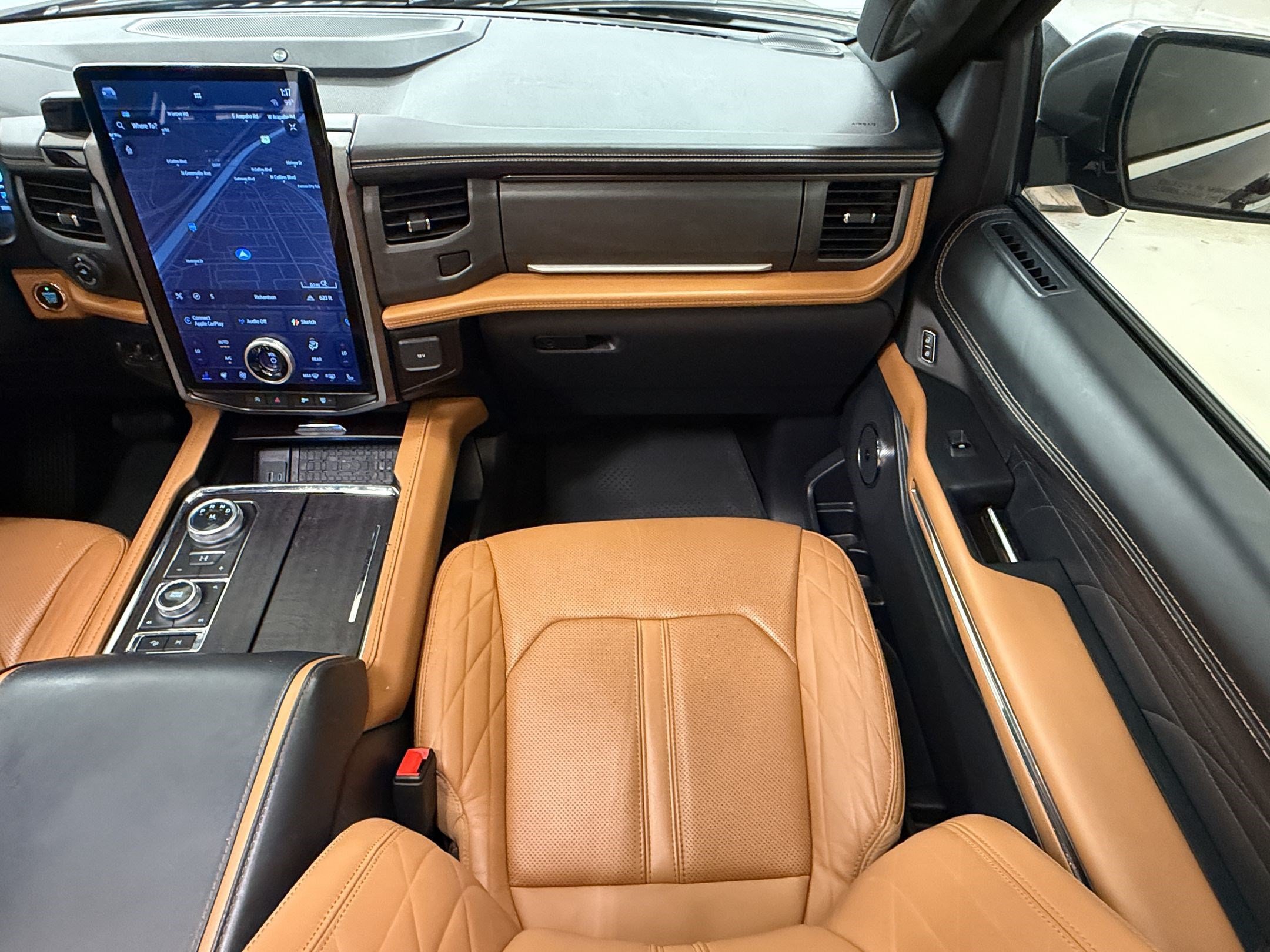 Used 2023 Ford Expedition Platinum AWD/4WD image 32