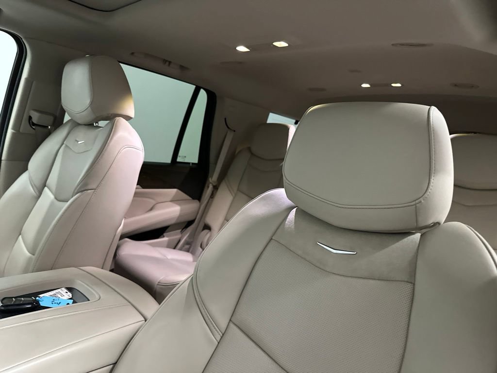 Used 2019 Cadillac Escalade Luxury AWD/4WD image 33