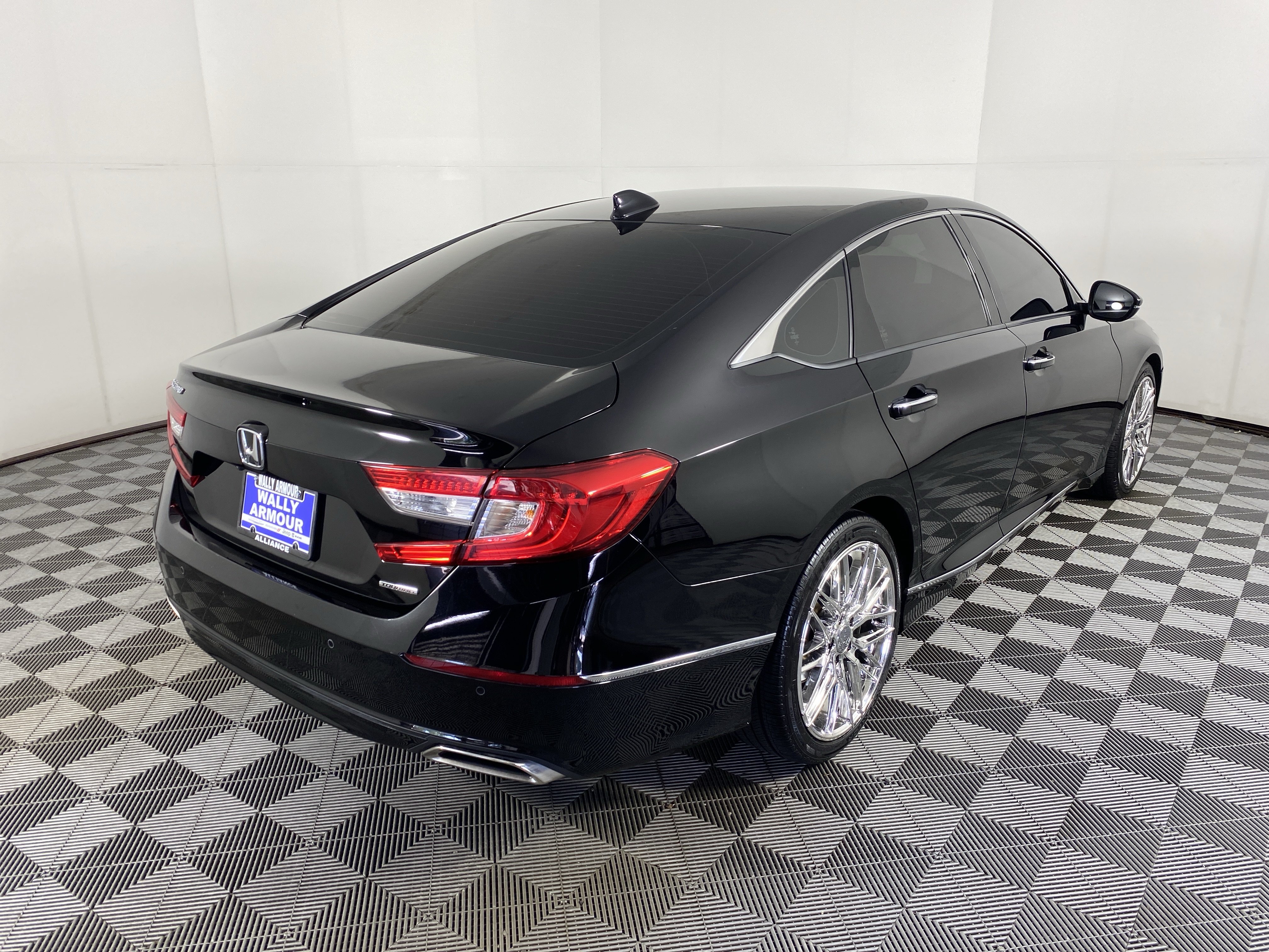 Used 2018 Honda Accord Touring image 9