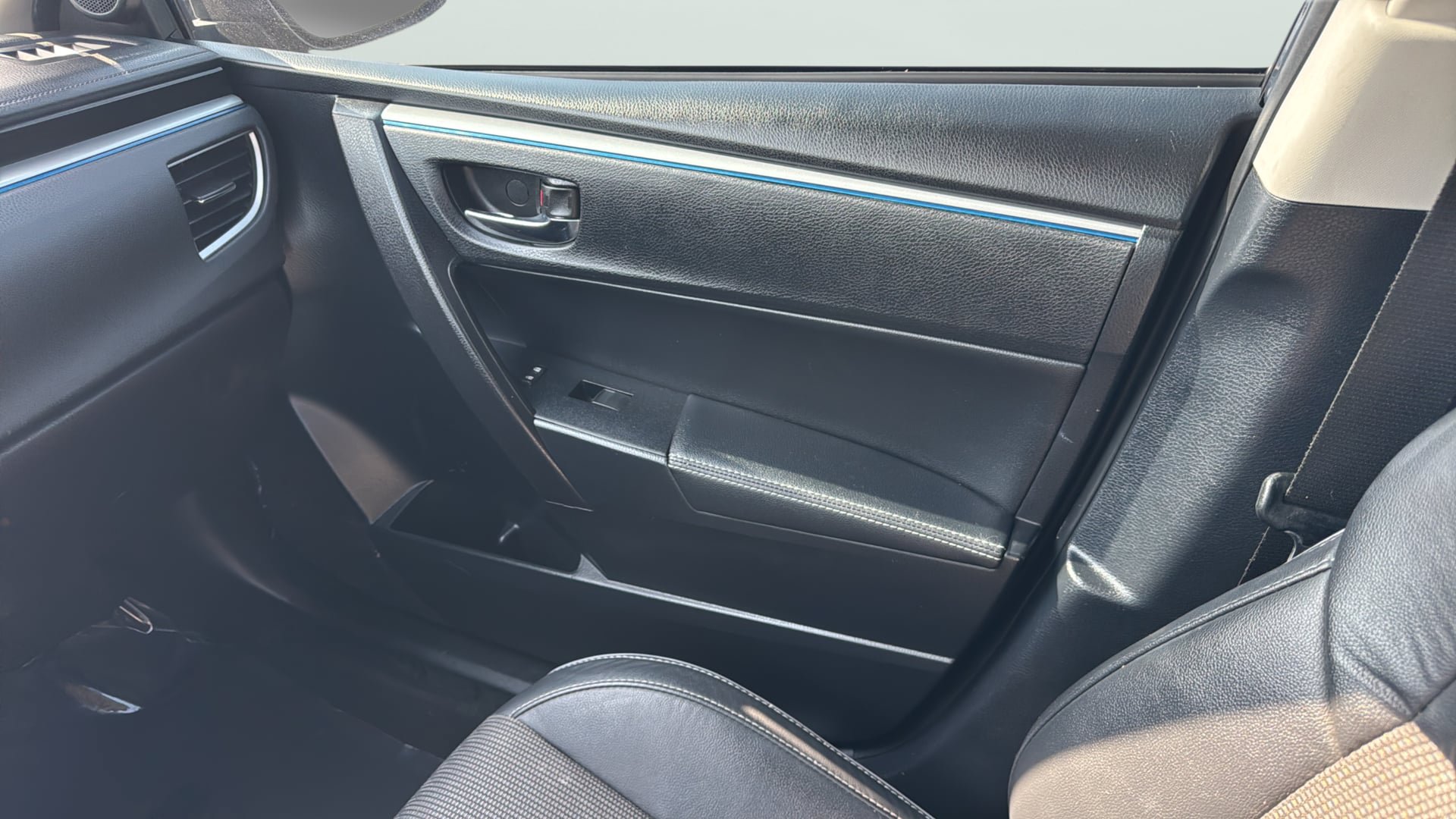 Used 2014 Toyota Corolla S w/ Protection Package FWD image 17