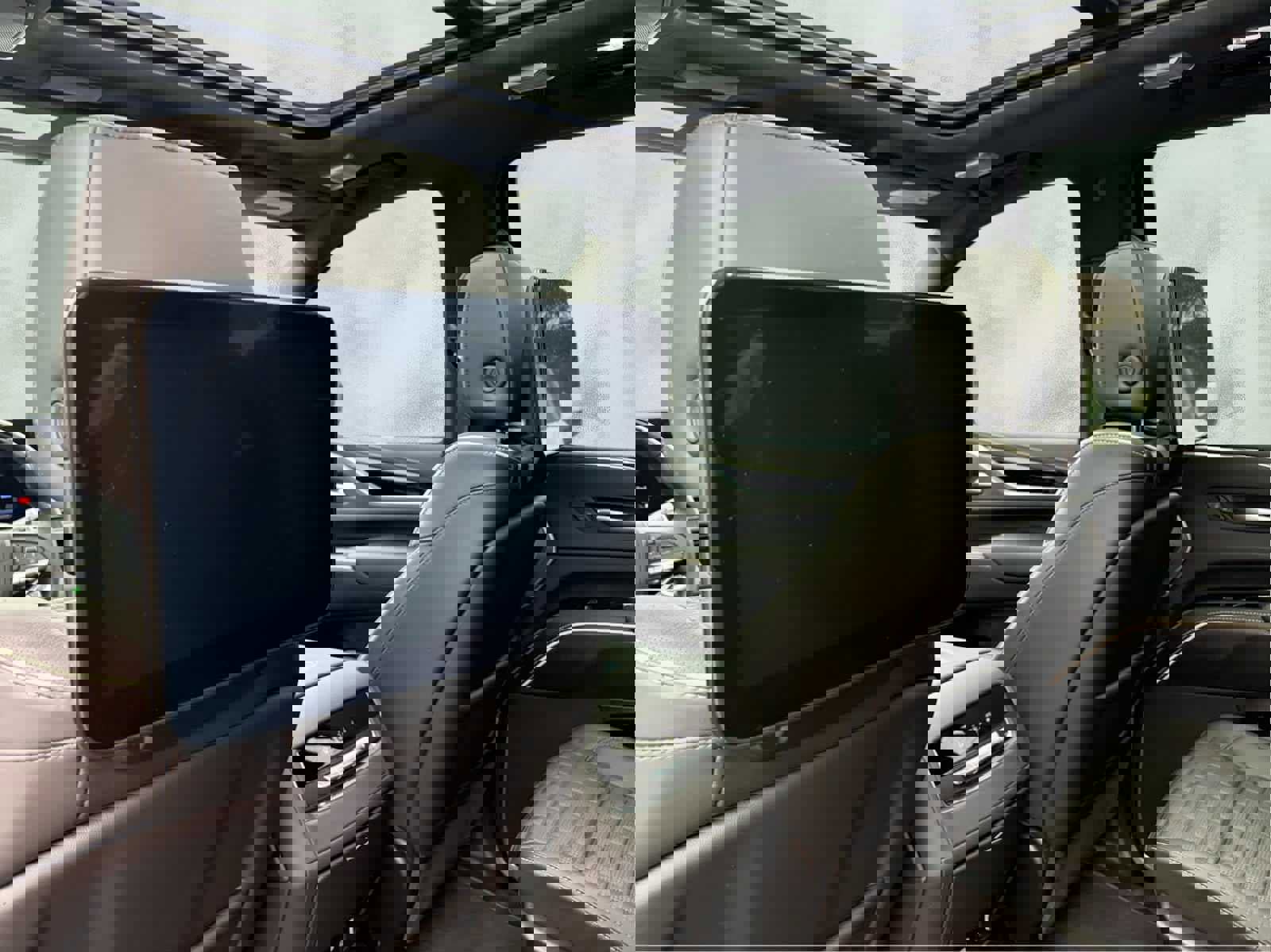 Certified 2024 Cadillac Escalade V w/ LPO, ONYX Package image 24