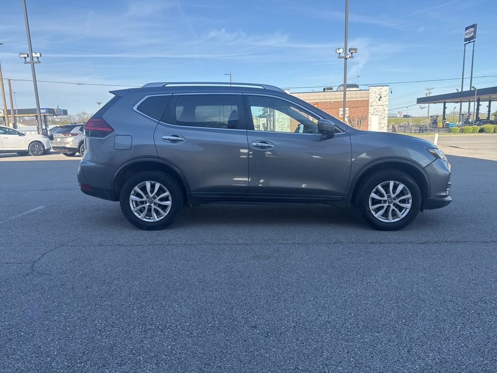 Used 2017 Nissan Rogue SV w/ SV Premium Package image 8