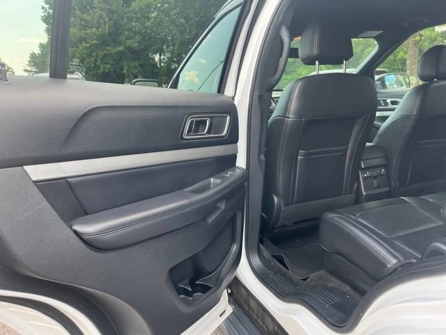 Used 2017 Ford Explorer XLT w/ Equipment Group 202A FWD image 27