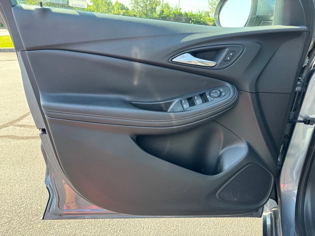 Used 2021 Buick Encore GX Preferred w/ Sport Touring Package FWD image 12