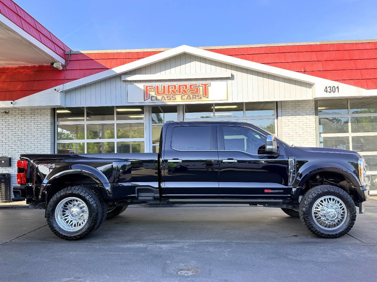 Used 2024 Ford F450 Limited w/ FX4 Off-Road Package image 2