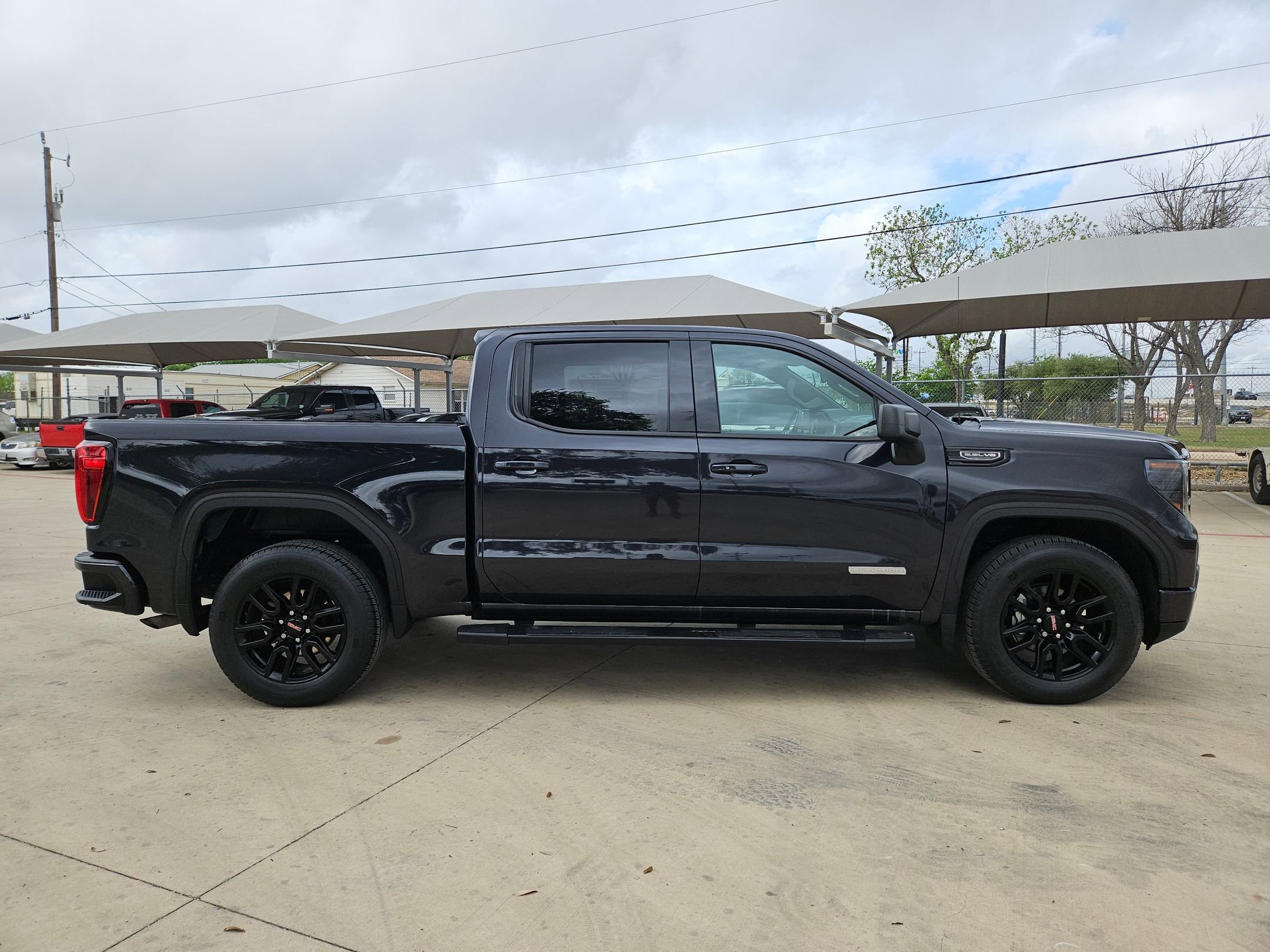 Certified 2022 GMC Sierra 1500 Elevation image 2