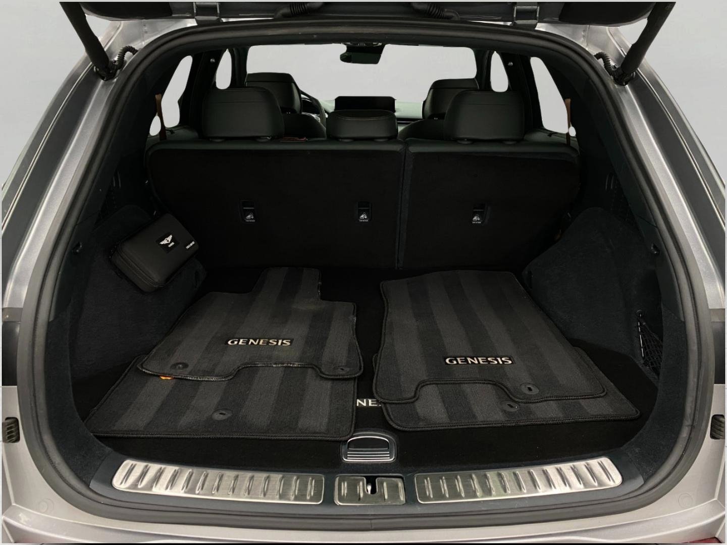 Used 2023 Genesis GV70 2.5T w/ Advanced Package image 5