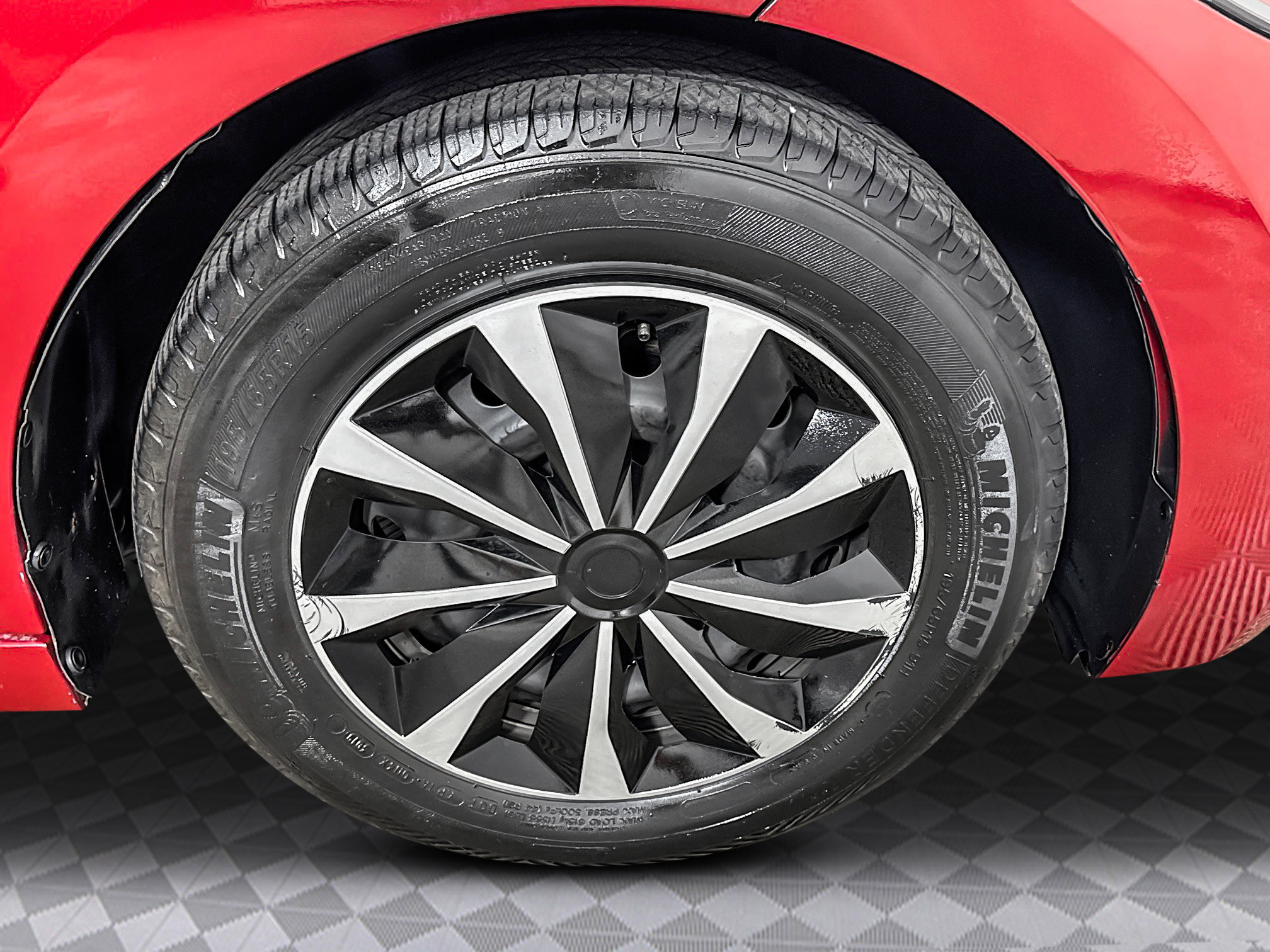 Used 2017 Hyundai Elantra SE image 36