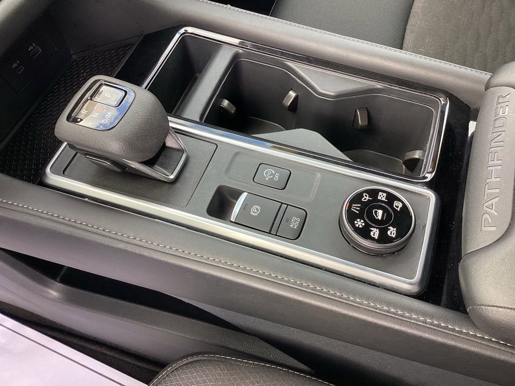 Used 2025 Nissan Pathfinder SV AWD/4WD image 32