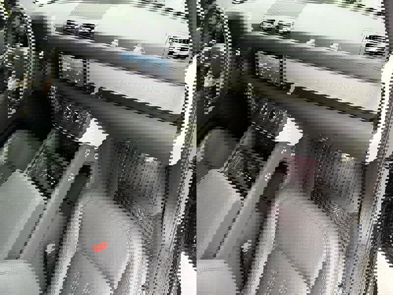 Used 2022 Land Rover Defender 110 S image 25