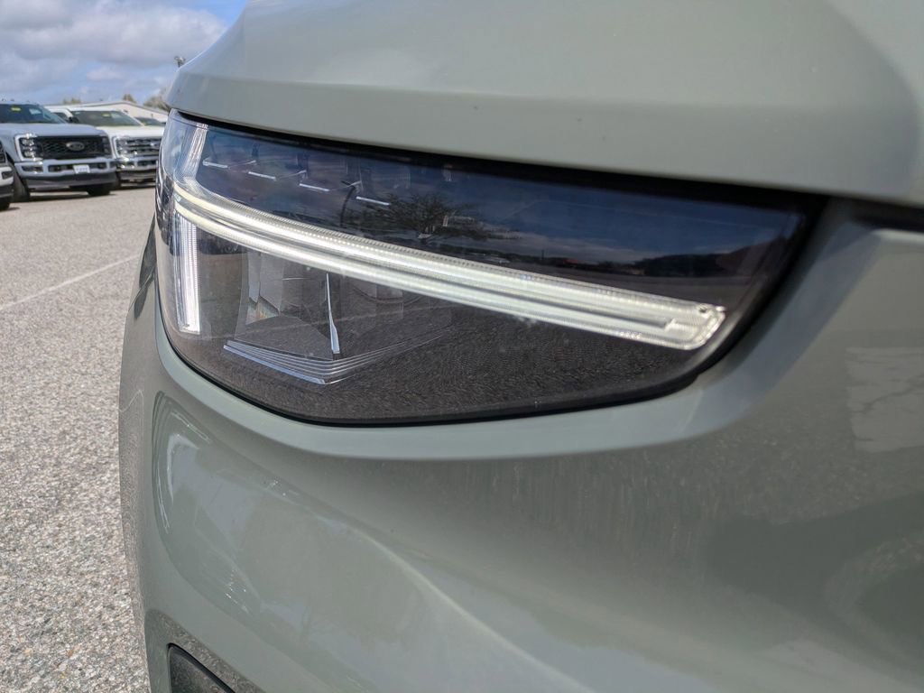 Certified 2023 Volvo XC40 B5 Plus w/ Driver Assist Package image 9