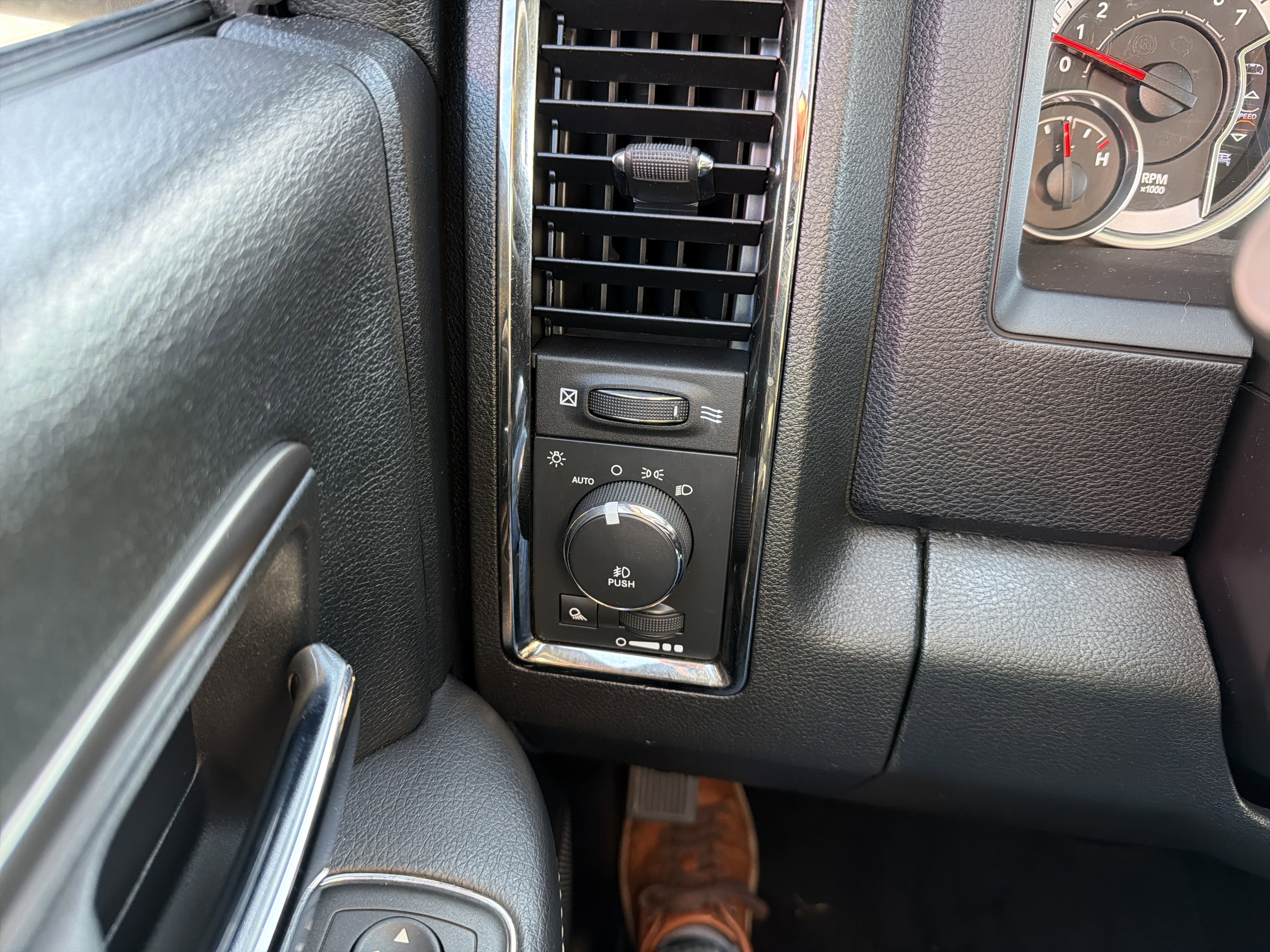 Used 2015 RAM 1500 Sport w/ Sport Premium Group image 14