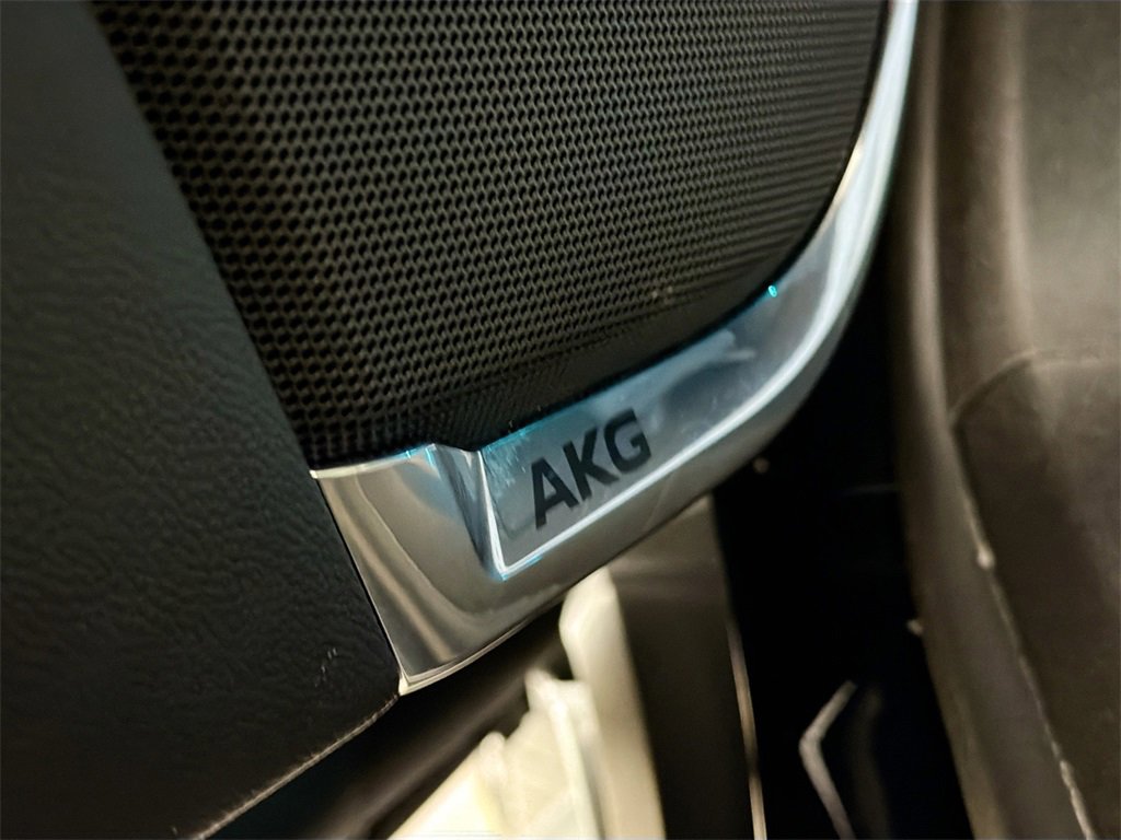 Used 2024 Cadillac Escalade Premium Luxury image 19