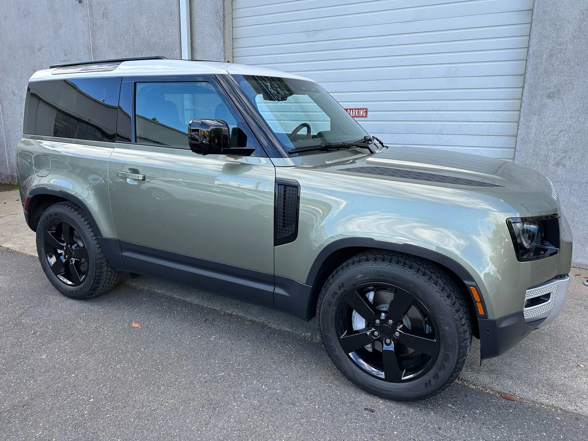 Used 2021 Land Rover Defender 90 First Edition image 3