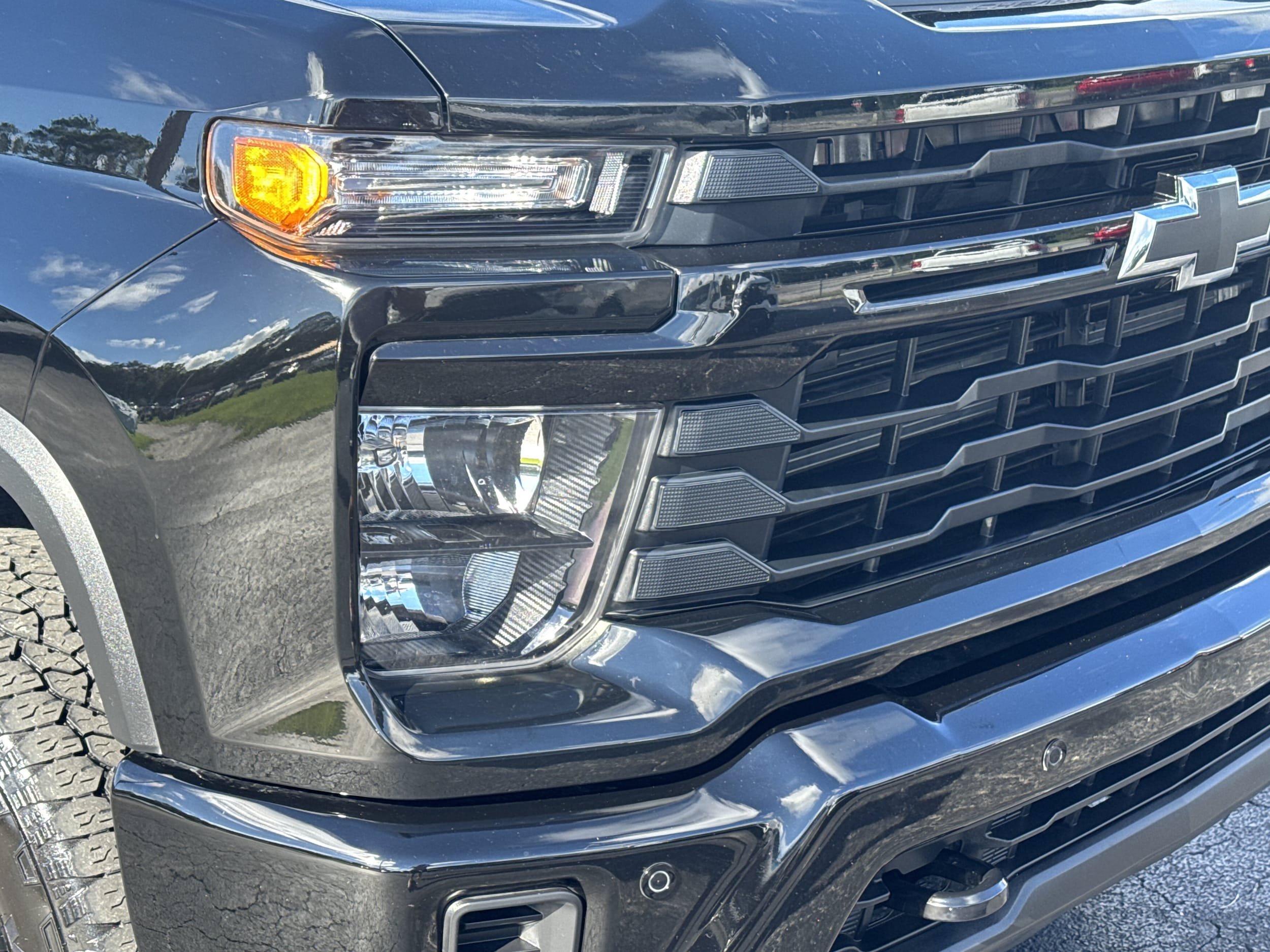 Used 2025 Chevrolet Silverado 2500 Custom w/ Custom Value Package AWD/4WD image 11