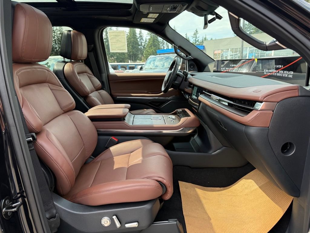 New 2027 Lincoln Navigator Reserve AWD/4WD image 9