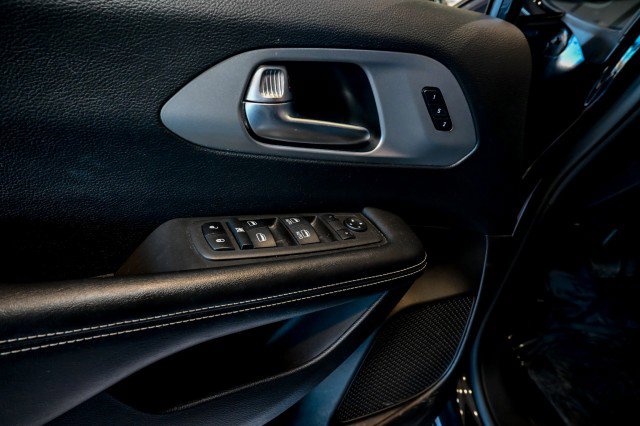 Used 2021 Chrysler Pacifica Touring-L w/ S Appearance Package image 16