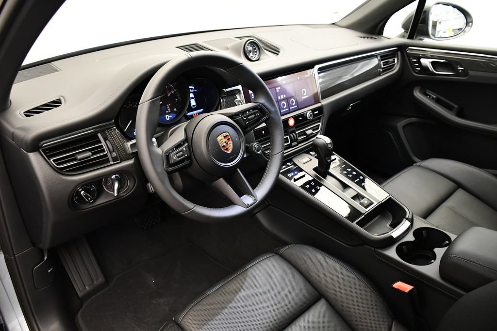Certified 2026 Porsche Macan Turbo AWD/4WD image 4