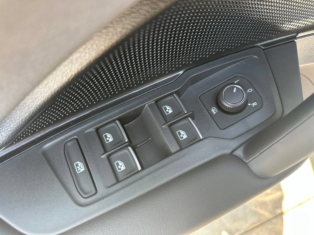 New 2026 Volkswagen Tiguan SE AWD/4WD image 11