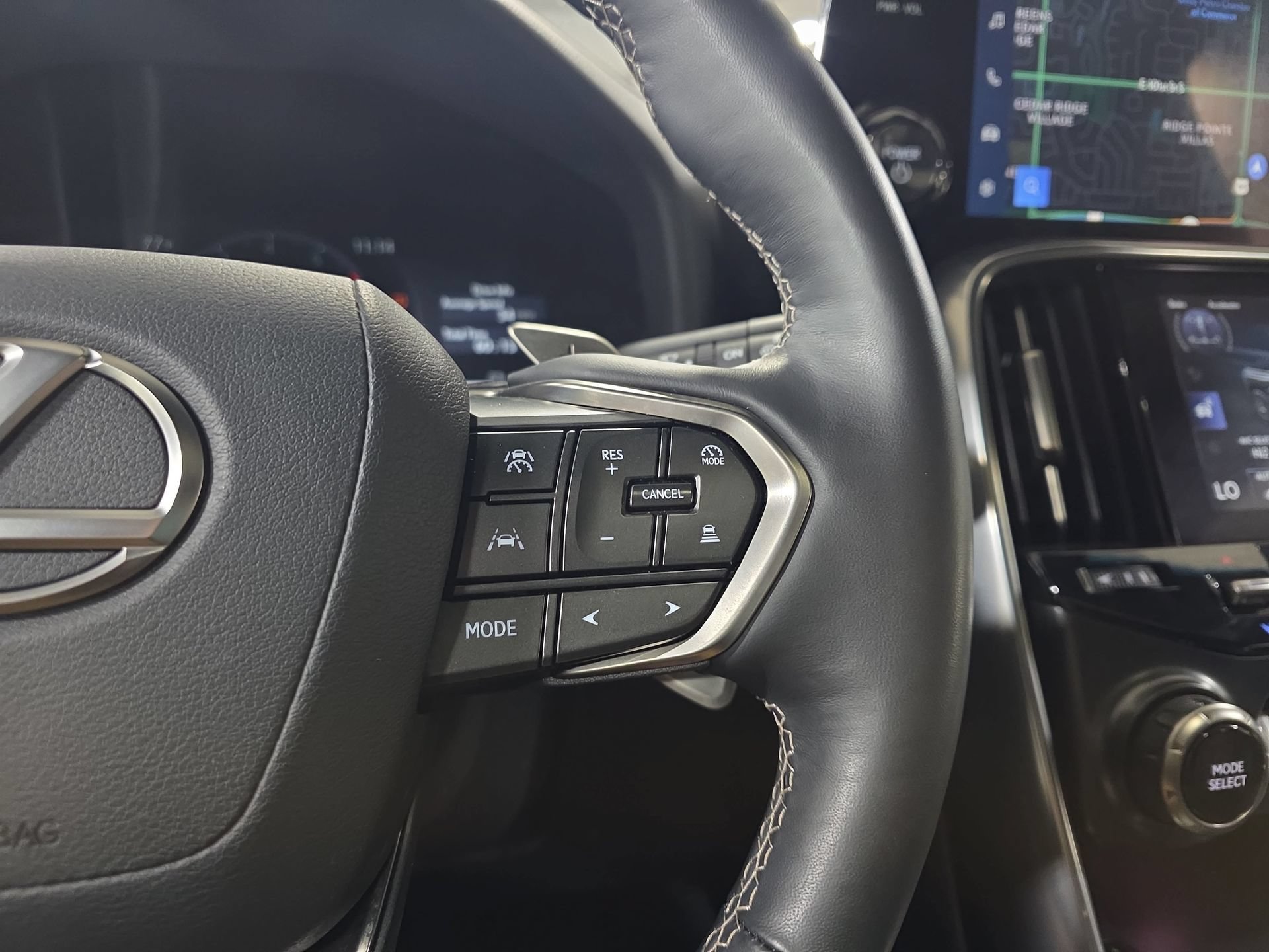 Used 2025 Lexus LX 700h Overtrail w/ Accessory Package (Z1) AWD/4WD image 18