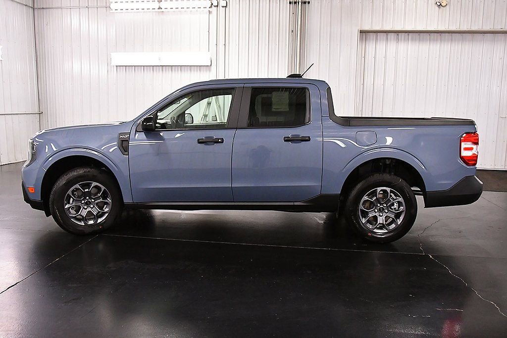 New 2025 Ford Maverick XLT w/ XLT Luxury Package FWD image 4
