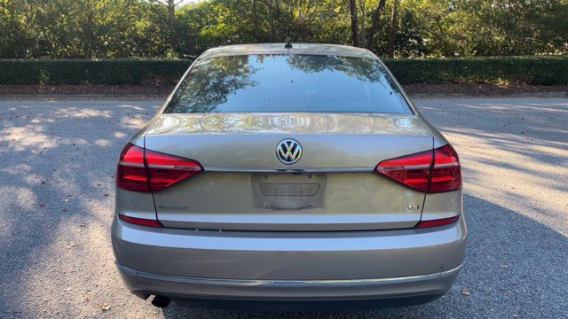 Used 2016 Volkswagen Passat 1.8T S FWD image 8