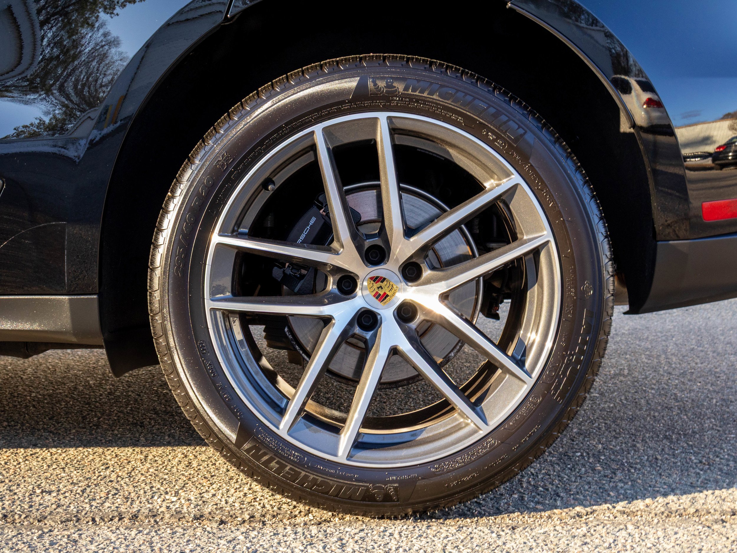Certified 2025 Porsche Macan AWD/4WD image 15