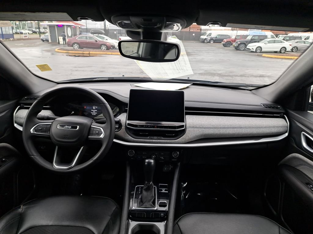 Used 2023 Jeep Compass Latitude image 18