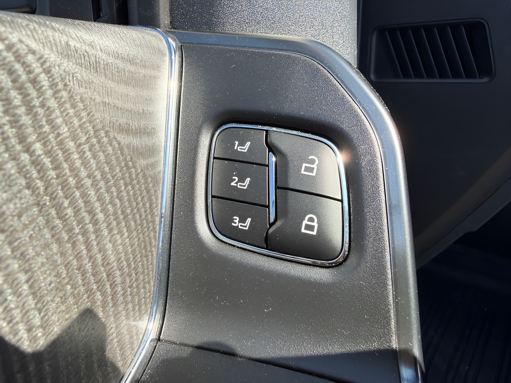 Used 2024 Ford F350 Platinum AWD/4WD image 28